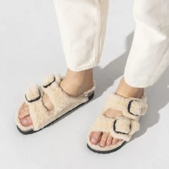 Store Birkenstock Arizona Big Buckle En Fourrure D'Agneau Teddy Eggshell