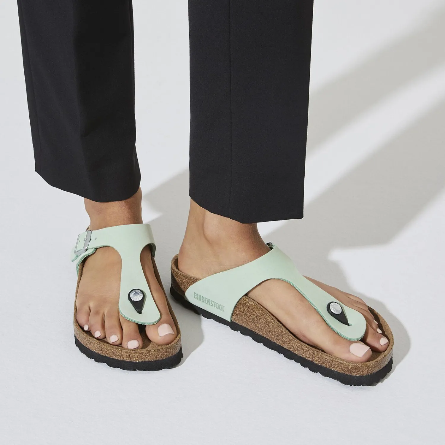 Sale Birkenstock Gizeh Lit De Pied Souple Matcha