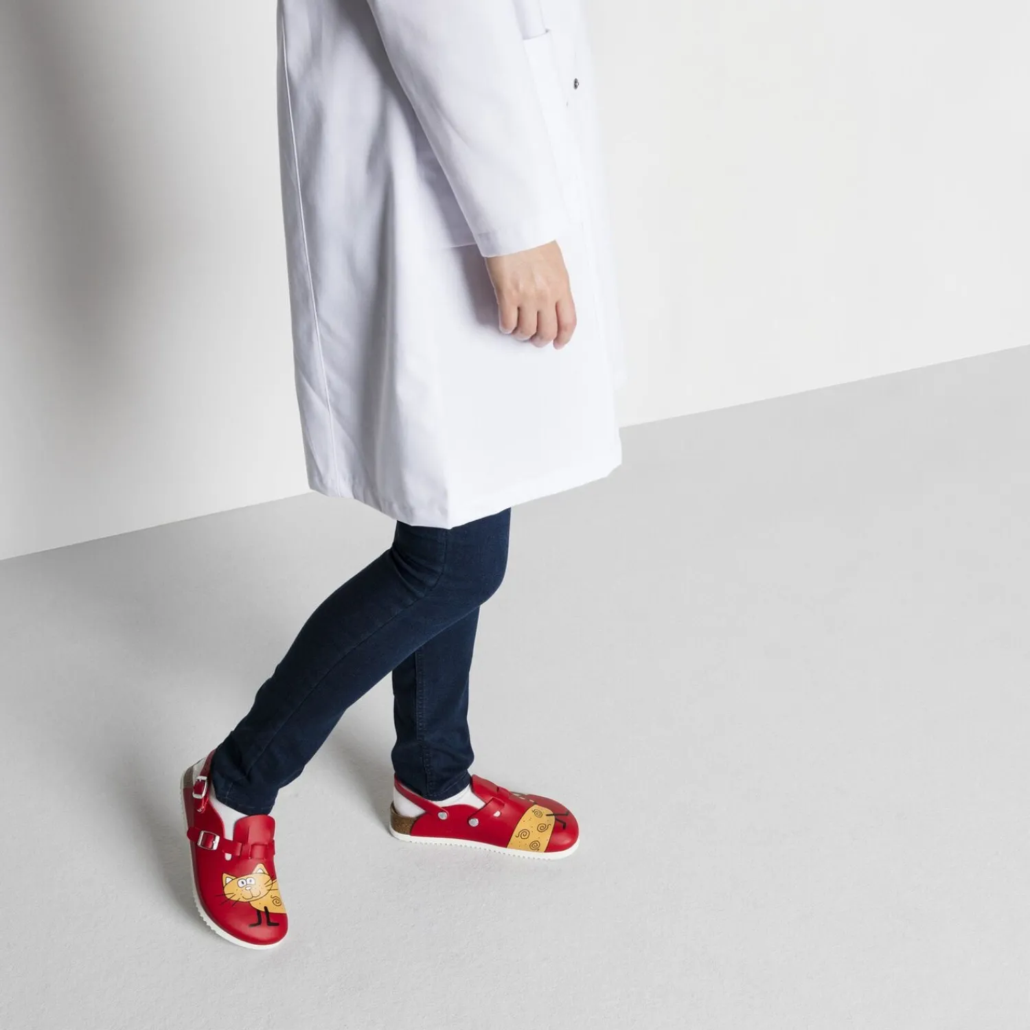 Hot Birkenstock Kay Sl Cat Red Background