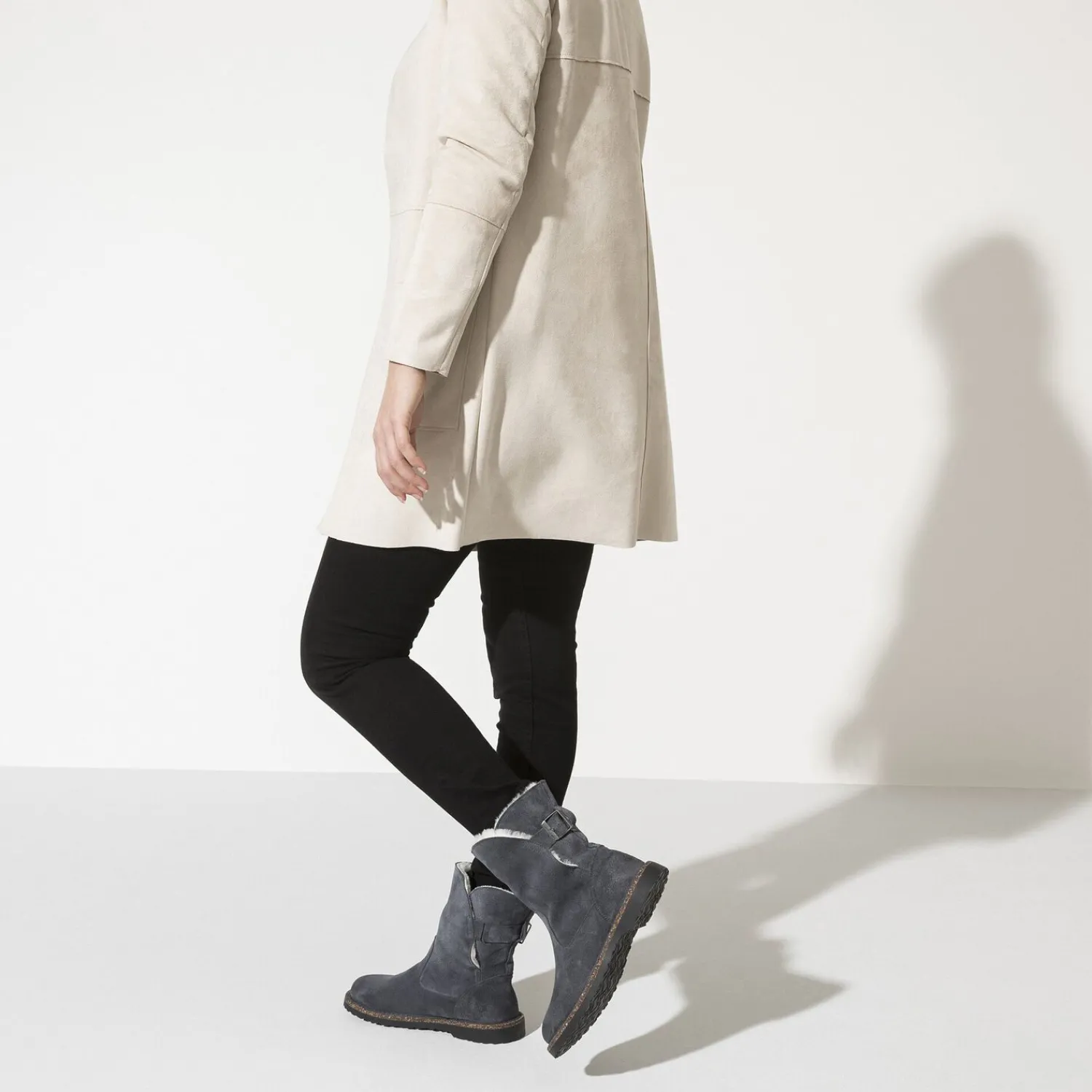 Shop Birkenstock Uppsala En Fourrure D'Agneau Graphite